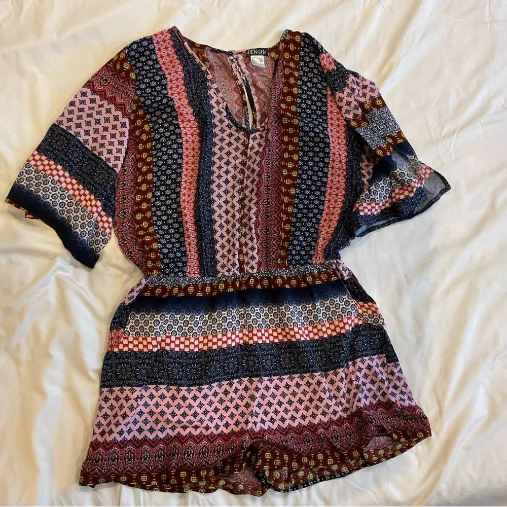 **BRAND NEW** VENUS Blue and Red Relaxed Patterned Shorts